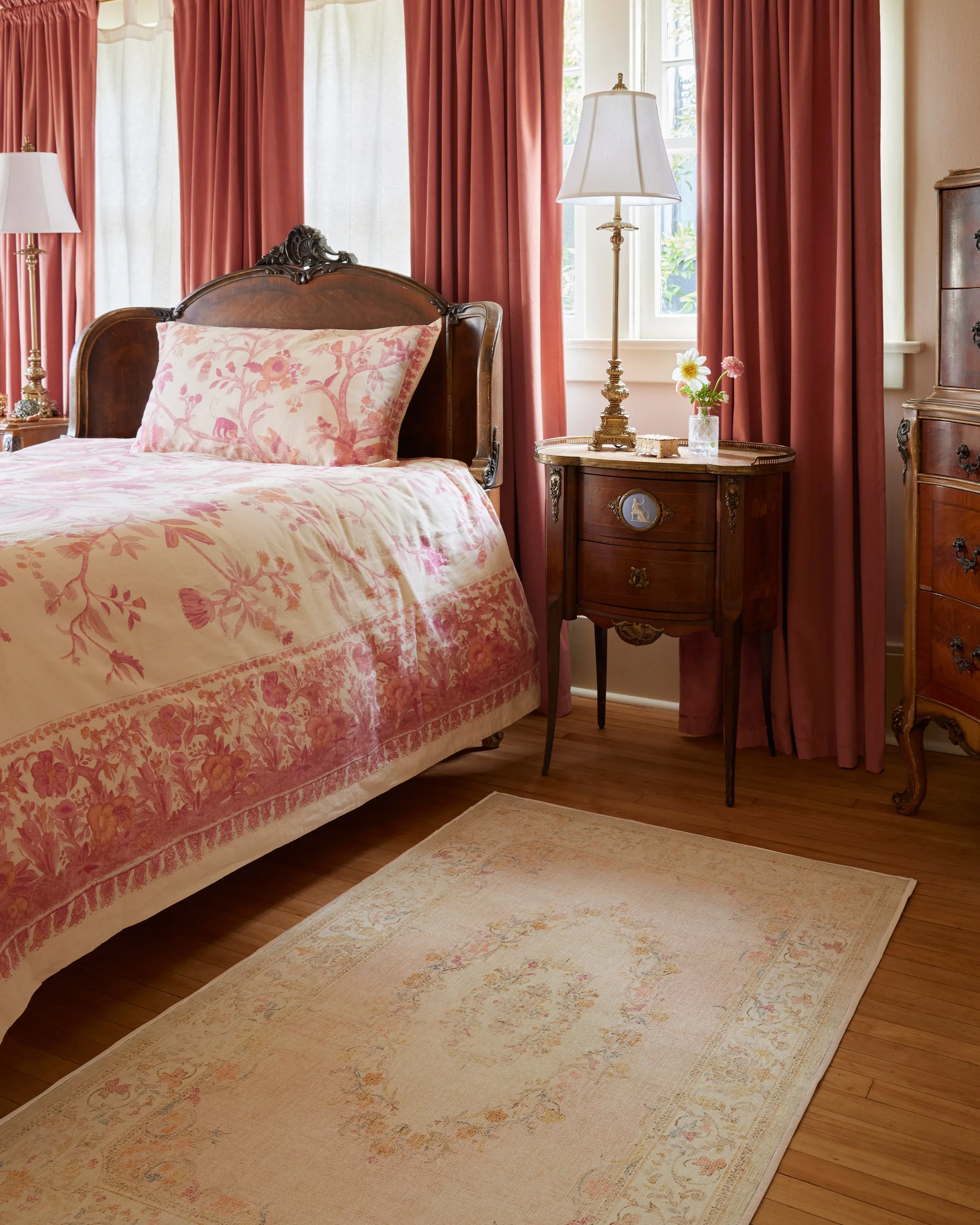 Bridgerton Lady Whistledown Vintage Pink Tufted Rug