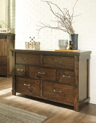 Lakeleigh King Panel Bed with Dresser